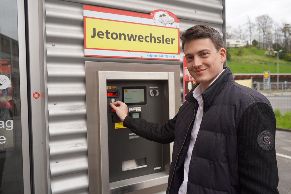 Jeton lösen beim Waschpark in Adliswil