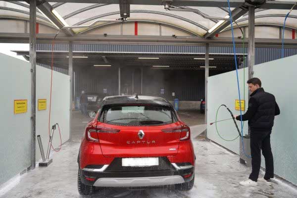 Autowaschanlage in Adliswil bei Zürich.